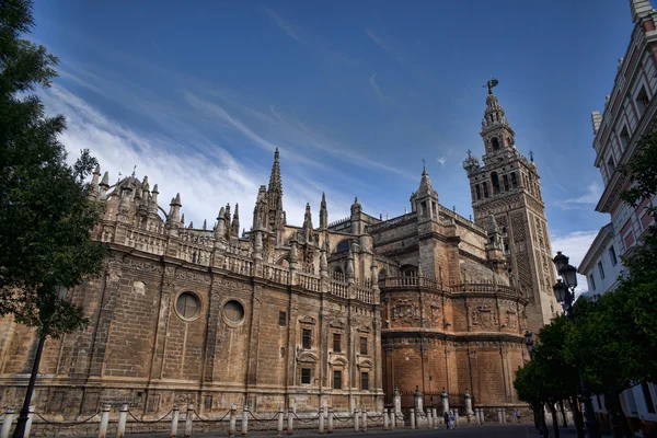 Seville, La Giralda anıtları