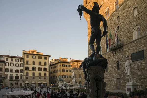 Zierstatuen in der Stadt Florenz — Stockfoto