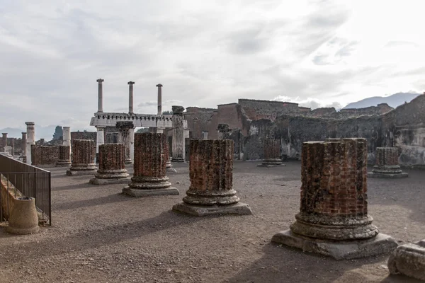 Restos arqueológicos da antiga cidade romana de Pompeia, Itália — Fotografia de Stock