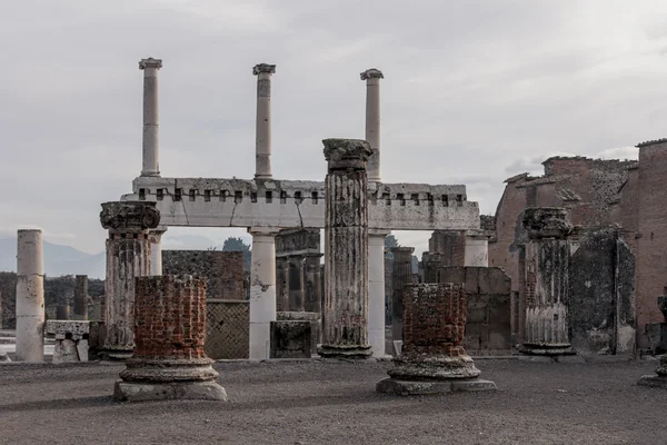 Restos arqueológicos da antiga cidade romana de Pompeia, Itália — Fotografia de Stock