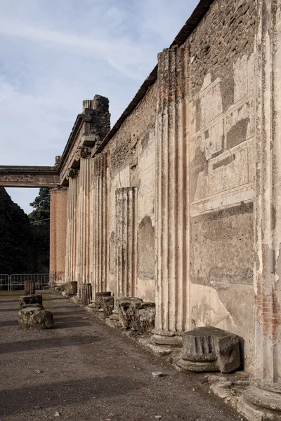 Restos arqueológicos da antiga cidade romana de Pompeia, Itália — Fotografia de Stock