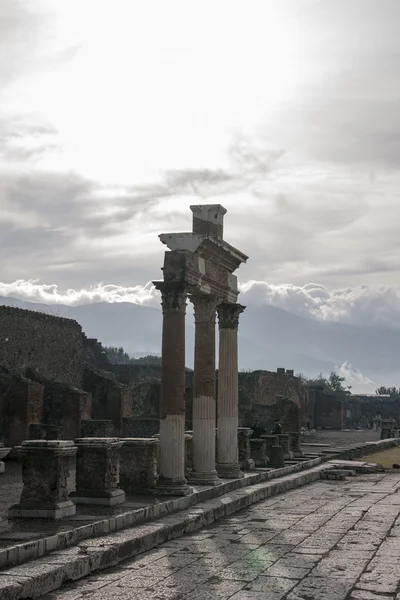 Restos arqueológicos da antiga cidade romana de Pompeia, Itália — Fotografia de Stock