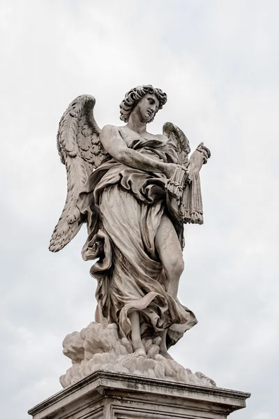 Каменная скульптура ангела Бернини, Рим — стоковое фото