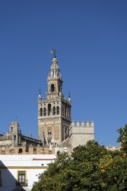 Seville, La Giralda anıtları
