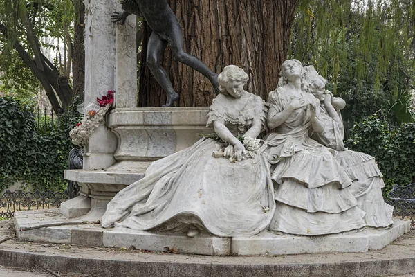 Monumento dedicado al poeta Gustavo Adolfo Bcquer en Sevilla —  Fotos de Stock