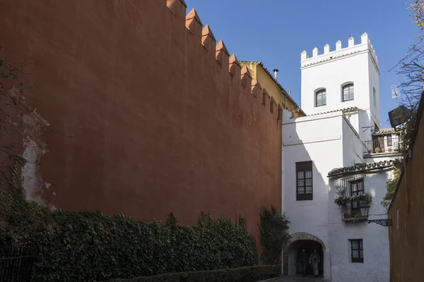 Spazieren durch die alten Straßen von Sevilla und heute Judera Nachbarschaft genannt Santacruz — Stockfoto