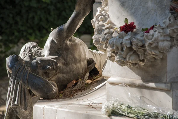 Памятник Поэту Севильи Густаво Адольфо Беккеру Парке Марии Луизы Севильской — стоковое фото