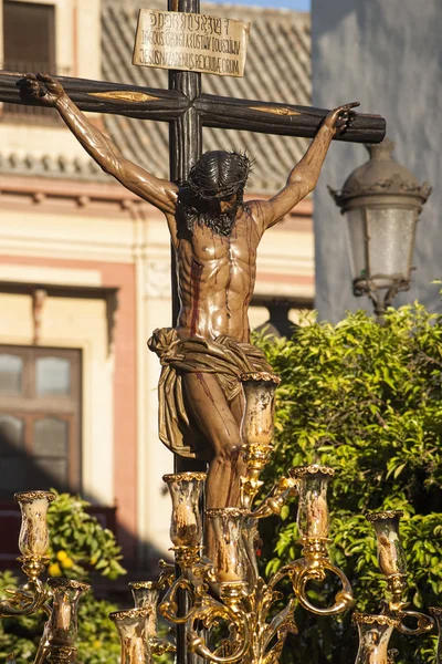 Primer plano de Jesús en la cruz, Semana Santa de Sevilla, hermandad Javieres — Foto de Stock