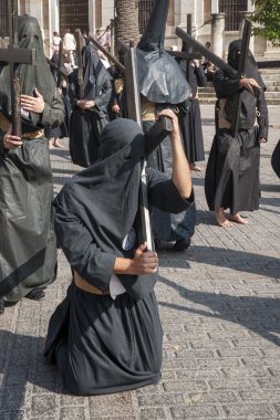 Tövbekar çarmıhı Seville Nazarene kardeşlik öğrencilerin kutsal hafta ile