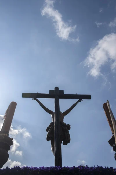 Jesús en la cruz, hermandad de los estudiantes, Semana Santa de Sevilla —  Fotos de Stock