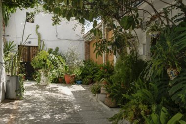 Malaga, İspanya ilinin Alozaina kasaba sokaklarında