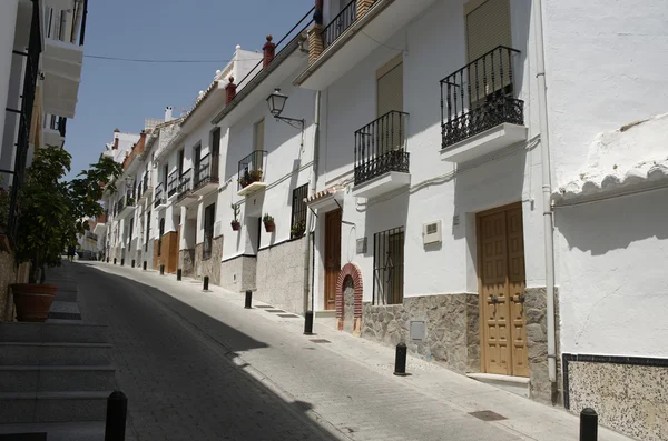 Ruas da cidade de Alozaina, na província de Málaga, Espanha — Fotografia de Stock