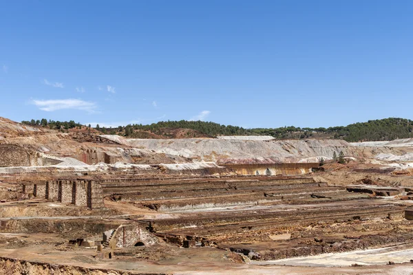 Bergbaulandschaft rotes Flusseinzugsgebiet in der andalusischen Provinz Huelva — Stockfoto