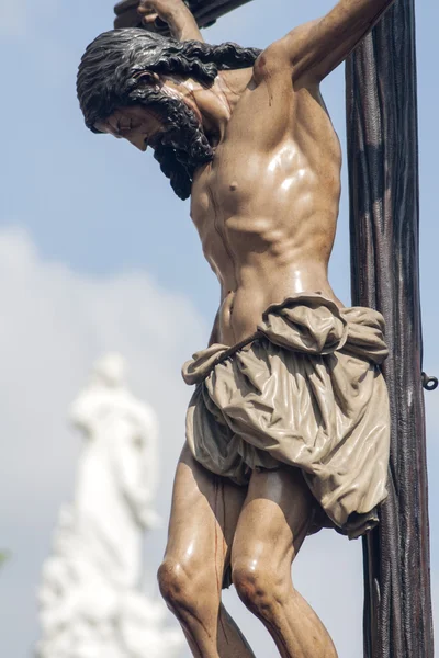 Ježíš zemřel na kříži, svatý týden v Seville, bratrství studentů — Stock fotografie