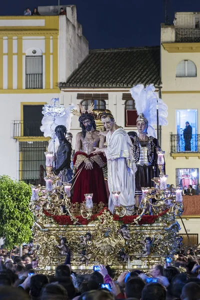 Jesus diante de Pilatos, Semana Santa em Sevilha, Irmandade de San Benito — Fotografia de Stock