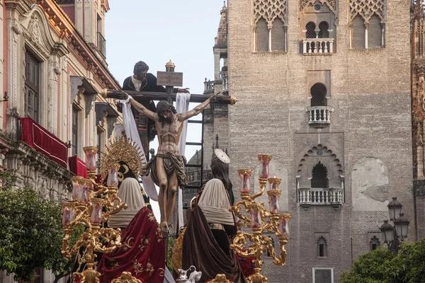 Processionen Brotherhood of treenigheten i den heliga veckan i Sevilla — Stockfoto