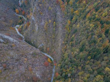 Dar vadide akan nehir