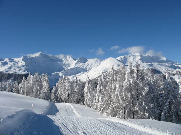 Paesaggio Montano Dopo Abbondanti Nevicate — Foto Stock