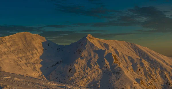 Montaña Cubierta Nieve Grem Atardecer —  Fotos de Stock