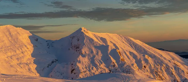 Montaña Cubierta Nieve Grem Atardecer —  Fotos de Stock