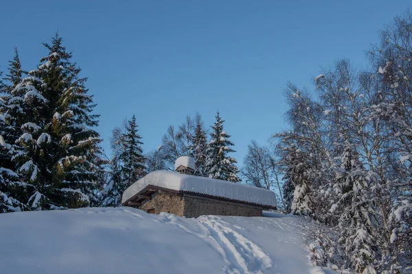 Casa Campo Depois Uma Queda Neve Pesada — Fotografia de Stock