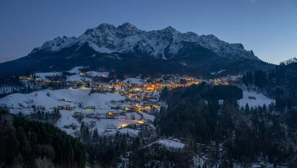 Snowy Mountain Village Sunset — Stock Photo, Image