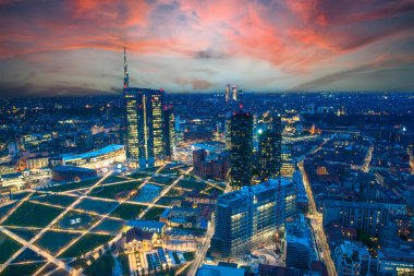 Milan Skyline adaya yukarıdan bakıyor.