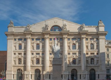 Milan İtalya 13 Mart 2021: Milan borsasının Palazzo Aszanotte merkezi