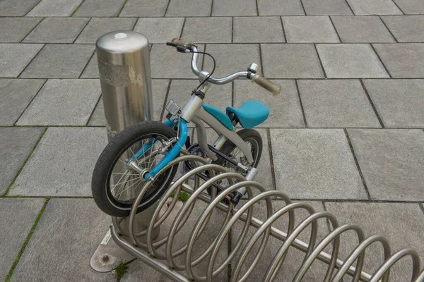 サドルラックの子供用自転車 — ストック写真