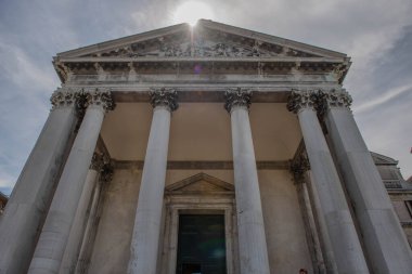 Santi Simeone e Giuda Kilisesi, Venedik 'te dini bir binadır.