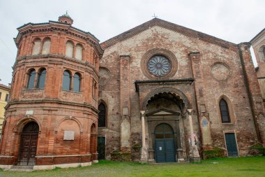 San Luca Kilisesi Cremona 'da bulunan dini bir binadır. Romanesque-Lombard tarzında gizli bir perdesi vardır.