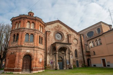 San Luca Kilisesi Cremona 'da bulunan dini bir binadır. Romanesk Lombard tarzında kapalı bir perdesi vardır.