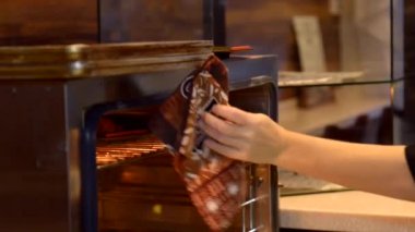 reheat kruvasan fırın içinde