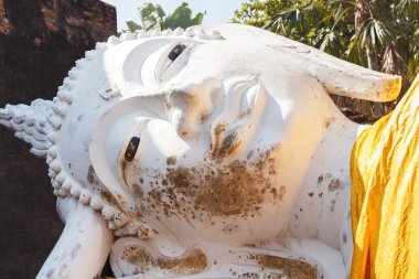 Uyuyan Buda heykeli