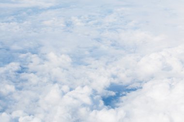 Gökyüzü ile kabarık