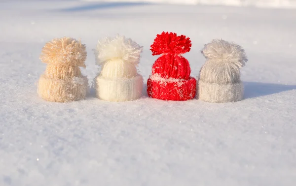 Knitted woolen hats on the snow. Hello winter concept — Stock Photo, Image