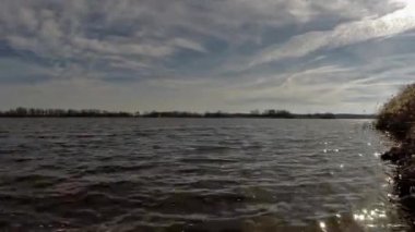 Zaman atlamalı video profili dalgalar gölet Koclirov