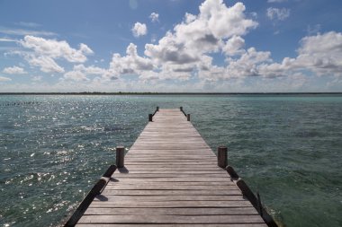 su üzerinde yürümek