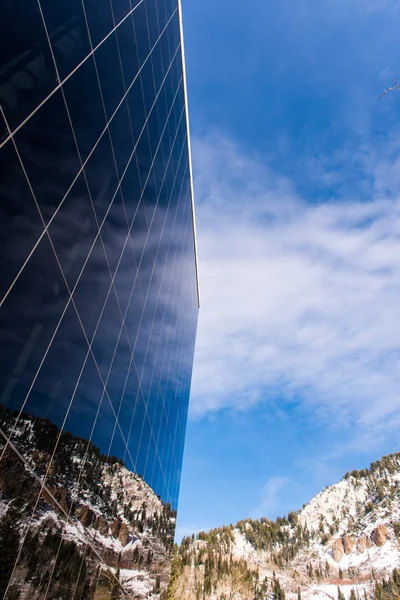 Cañón de reflexión de cielo profundo — Foto de Stock