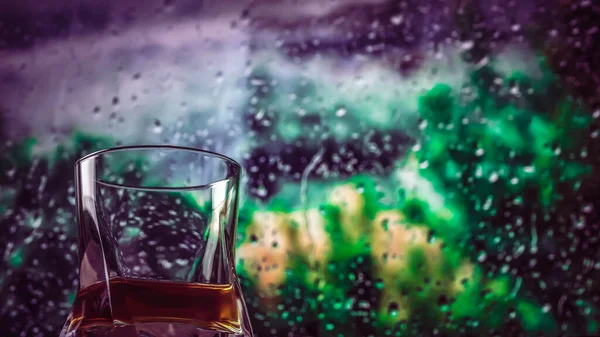 Whisky Primo Piano Vetro Uno Sfondo Pioggia — Foto Stock