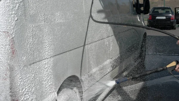 Car Wash Worker Washes Car Man Pours Foam Car Washes — Stock Photo, Image