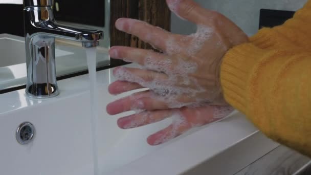 Umyć Ręce Mydłem Pod Kranem Wodą Zbliżenie Higiena Ciała — Wideo stockowe