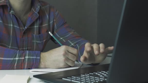 Digitação Teclado Aprendizagem Online Estudantes Jovem Trabalhando Casa Conceito Educação — Vídeo de Stock