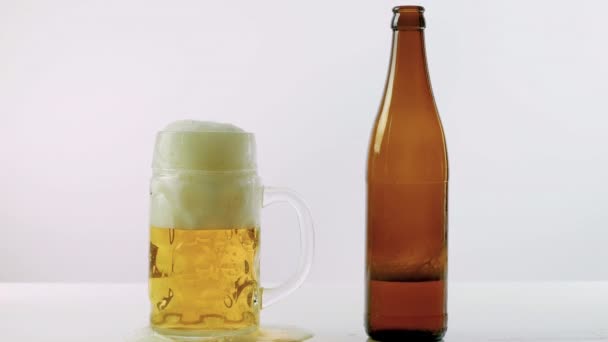 Draft Beer Glass White Background Man Shows Beer Fresh Beer — Stock Video