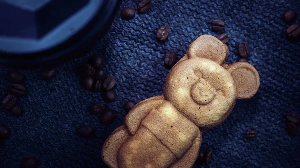 Bakgrund Från Kaffebönor Med Bakverk Mysig Bakgrund Med Kaffe Nalle — Stockfoto