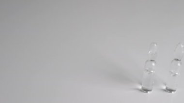 Ampullerde grip için ilaç şırınga, viral hastalık için ilaç, ampullerde aşı. İğne için tıbbi hazırlık. 01.02.2021 Ukrayna