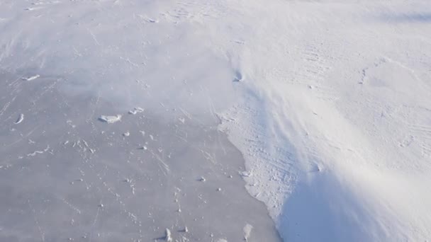 Hóvihar Felülről Söpör Végig Jeges Folyón Téli Háttér Téli Hideg — Stock videók
