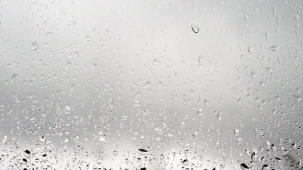 Gotas Lluvia Sobre Vidrio Transparente Tormenta Eléctrica Fuera Ventana Hermoso — Vídeo de stock