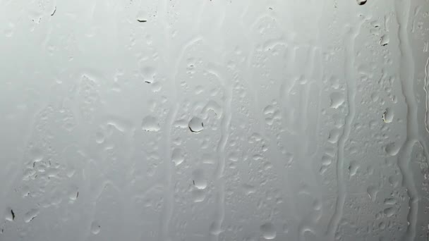 Gocce Pioggia Scorrono Lungo Vetro Temporale Fuori Dalla Finestra Sfondo — Video Stock