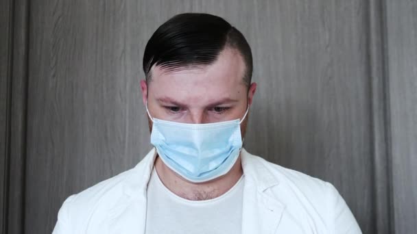 Man Met Medisch Masker Gezichtsportret Gezondheidsconcept Bescherming Tegen Het Coronavirus — Stockvideo